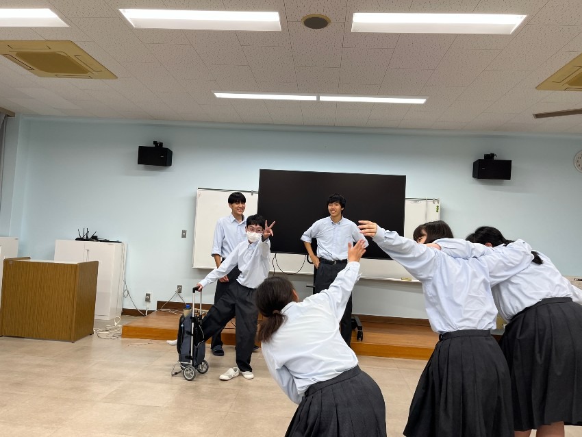 劇団の活動が日本海新聞に掲載されました