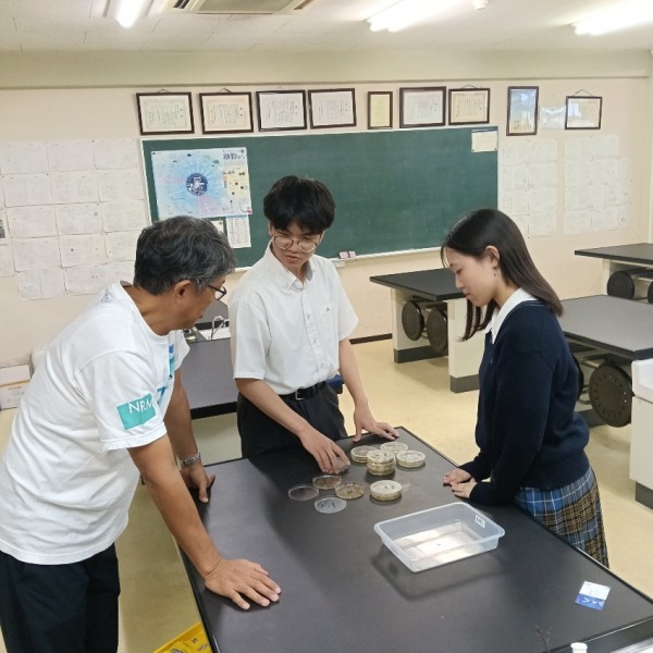 【 いざ 、ポスター制作へ 】岡山学芸館にお越しいただきました !