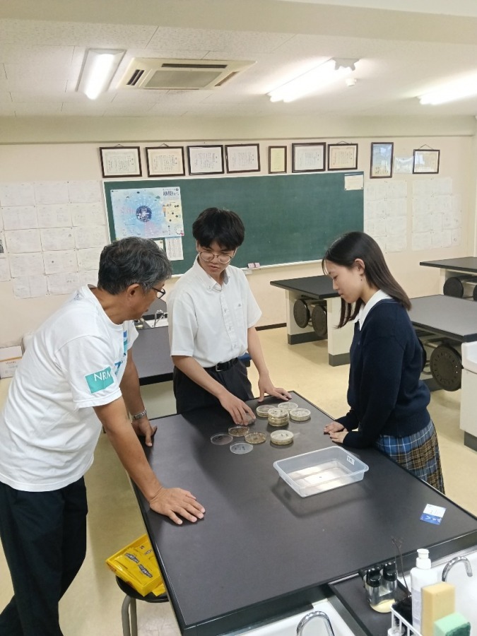 【 いざ 、ポスター制作へ 】岡山学芸館にお越しいただきました !